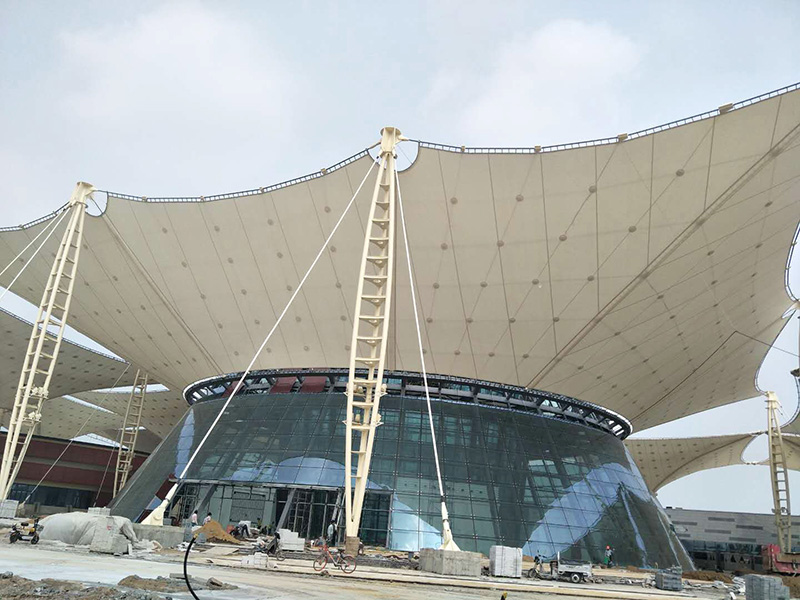 PTFE膜結(jié)構(gòu)屋面有哪些特點(diǎn)?為什么PTFE膜結(jié)構(gòu)屋面如此受歡迎? PTFE膜結(jié)構(gòu)屋面有哪些特點(diǎn)?為什么PTFE膜結(jié)構(gòu)屋面如此受歡迎?