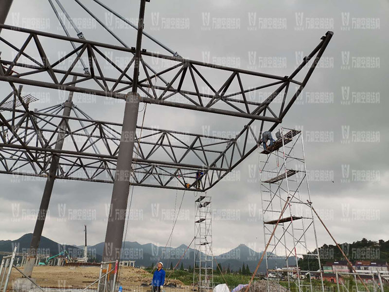 紹興福全高速收費站頂棚工程鋼結構安裝完成
