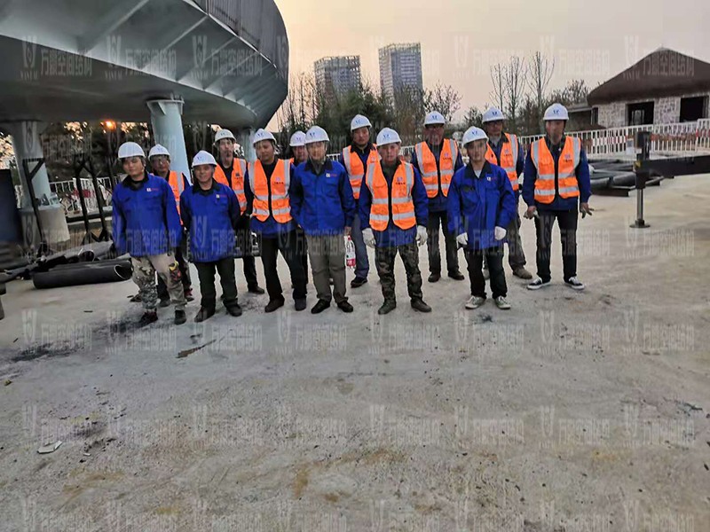 威海經貿交流中心工程-大貝殼項目鋼結構施工中