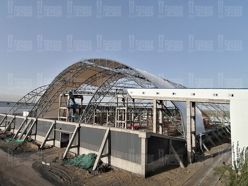 內蒙能源長城五礦選煤廠鋼骨架膜棚建設項目膜結構安裝中