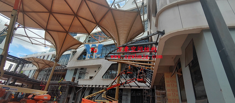 中國東盟特色商品匯聚中心膜鋼構(gòu)工程膜結(jié)構(gòu)安裝中 中國東盟特色商品匯聚中心膜鋼構(gòu)工程膜結(jié)構(gòu)安裝中