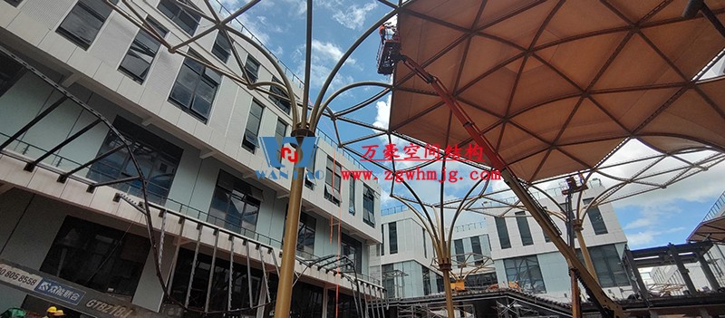 中國東盟特色商品匯聚中心膜鋼構(gòu)工程膜結(jié)構(gòu)安裝中 中國東盟特色商品匯聚中心膜鋼構(gòu)工程膜結(jié)構(gòu)安裝中