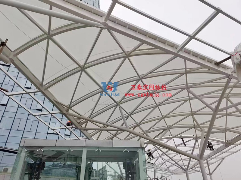 明宇廣場(chǎng)6號(hào)地塊商業(yè)(萬(wàn)達(dá)廣場(chǎng))改造項(xiàng)目鋼膜結(jié)構(gòu)ETFE蓋頂天幕工程 明宇廣場(chǎng)6號(hào)地塊商業(yè)(萬(wàn)達(dá)廣場(chǎng))改造項(xiàng)目鋼膜結(jié)構(gòu)ETFE蓋頂天幕工程