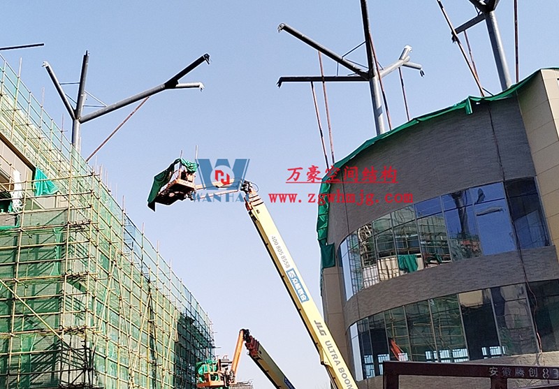 合肥文一塘溪津門天幕鋼結構及ETFE氣枕膜工程施工進度