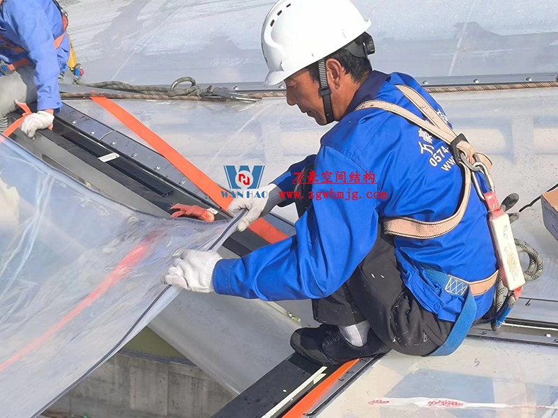 勞動最光榮,致敬一線工作者! 勞動最光榮,致敬一線工作者!