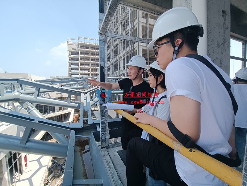 嘉興長安里ETFE氣枕鋼膜結(jié)構(gòu)頂棚工程現(xiàn)場學(xué)習(xí)觀摩會 嘉興長安里ETFE氣枕鋼膜結(jié)構(gòu)頂棚工程現(xiàn)場學(xué)習(xí)觀摩會