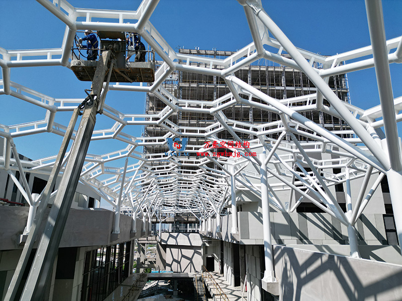 建筑藝術中鋼結構的力學美感表達 建筑藝術中鋼結構的力學美感表達