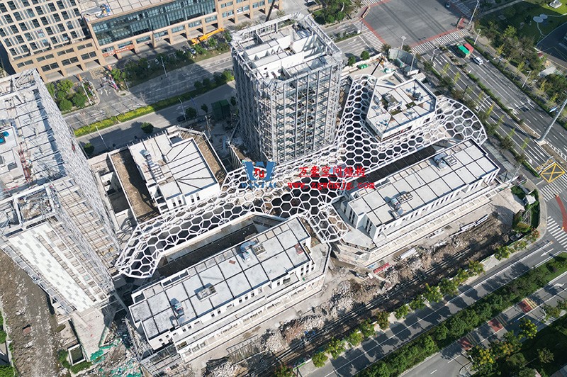 建筑藝術中鋼結構的力學美感表達 建筑藝術中鋼結構的力學美感表達