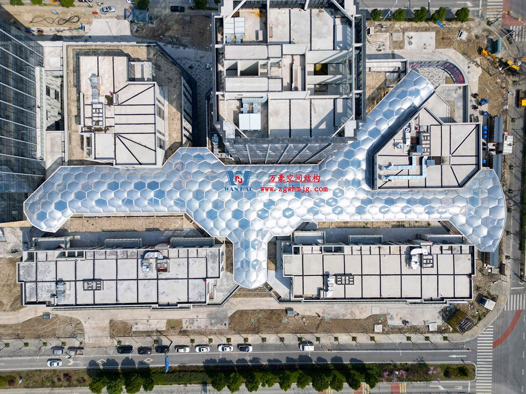 已完工，這個ETFE氣枕商業(yè)天幕閃亮登場！