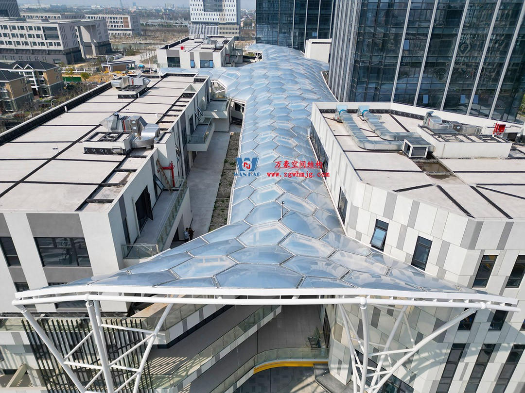 已完工，這個ETFE氣枕商業(yè)天幕閃亮登場！