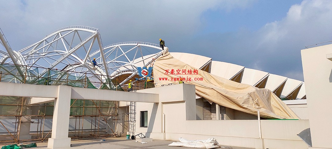 施工加速，這個PTFE膜結構天幕即將完工！