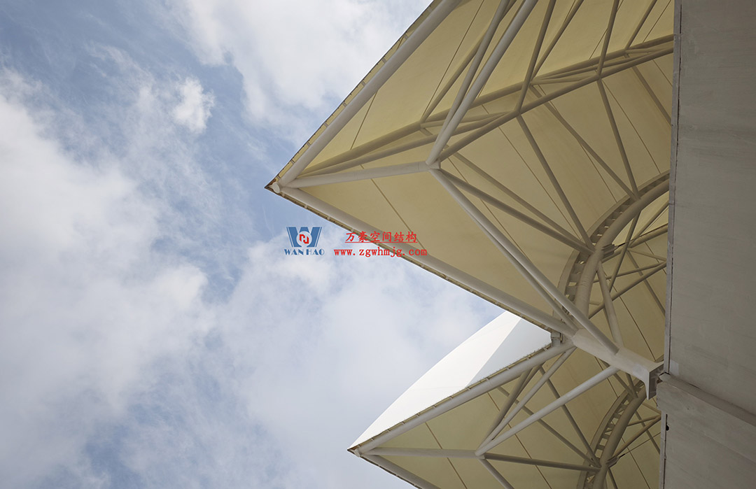 海南醫學院第一附屬醫院江東新院區連廊天幕順利完工 海南醫學院第一附屬醫院江東新院區連廊天幕順利完工