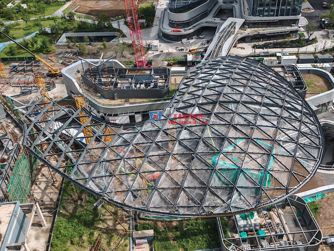 擁有夢幻外衣的ETFE膜結(jié)構(gòu)商業(yè)天幕 擁有夢幻外衣的ETFE膜結(jié)構(gòu)商業(yè)天幕