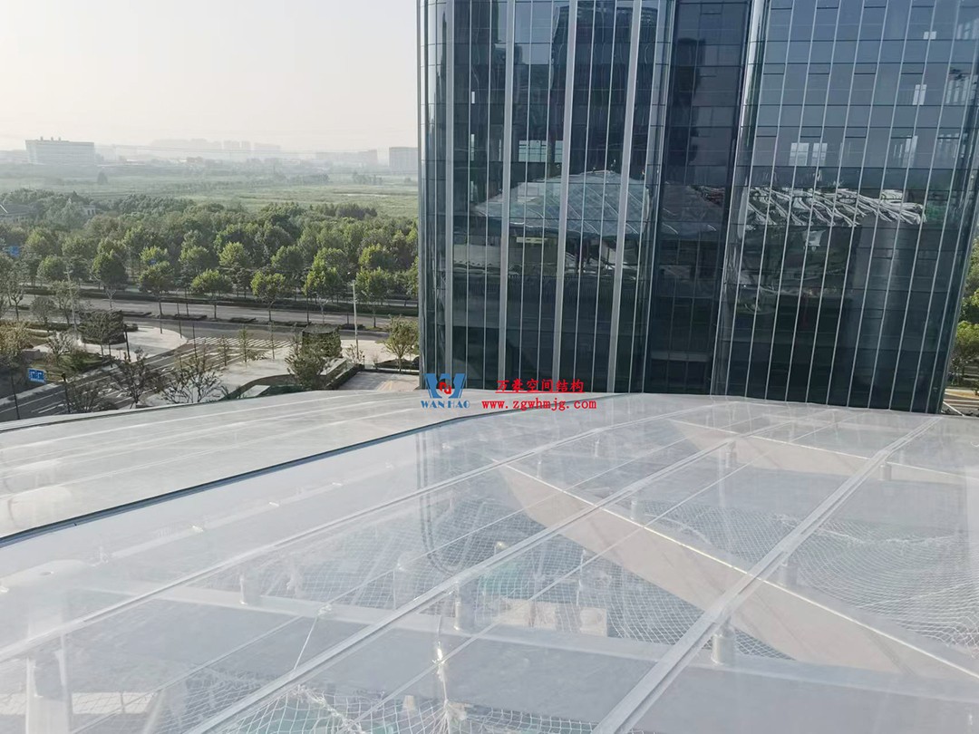 擁有夢幻外衣的ETFE膜結(jié)構(gòu)商業(yè)天幕 擁有夢幻外衣的ETFE膜結(jié)構(gòu)商業(yè)天幕