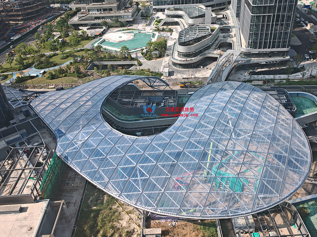 紹興華發(fā)金融活力城ETFE膜結(jié)構(gòu)商業(yè)天幕項(xiàng)目接近尾聲 紹興華發(fā)金融活力城ETFE膜結(jié)構(gòu)商業(yè)天幕項(xiàng)目接近尾聲