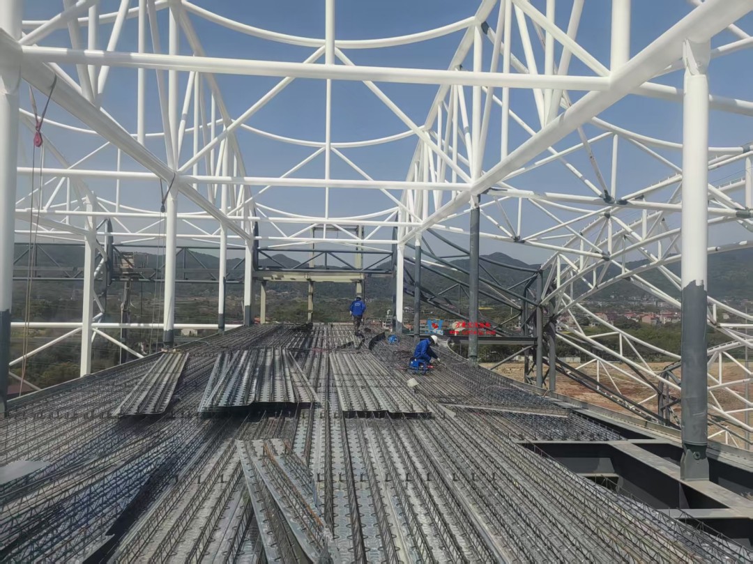 馭風逐沙，織就賽道美學——比亞迪紹興嵊州賽車場干拔沙坡觀景平臺鋼膜結構