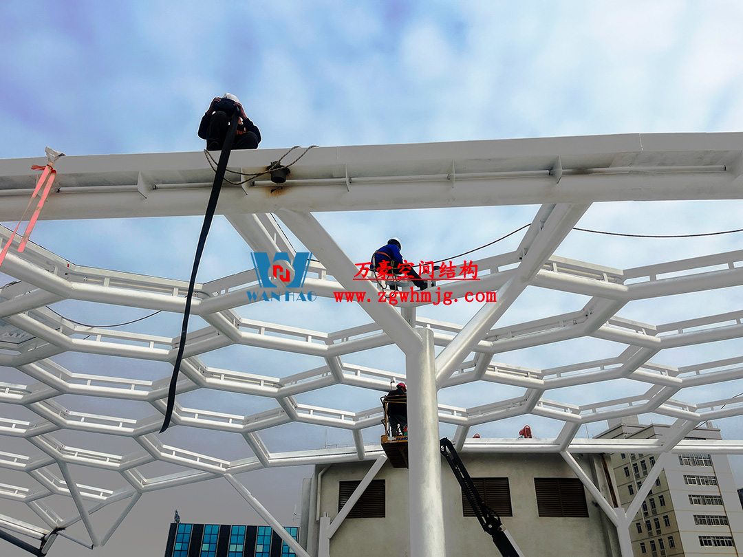 廣州茂名總匯天街商業街鋼結構工程 廣州茂名總匯天街商業街鋼結構工程