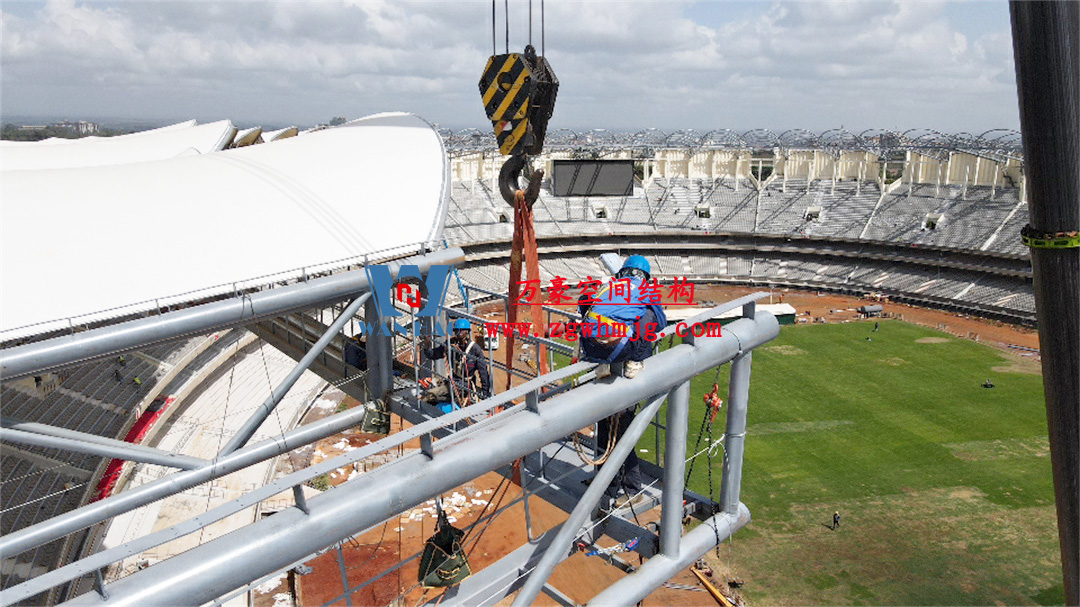 膜結(jié)構(gòu)體育場屋面安裝全解析：從技術(shù)要點到經(jīng)典案例