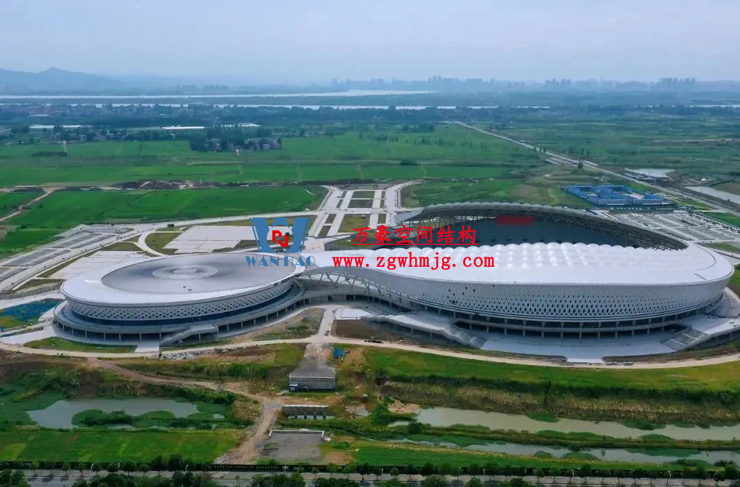 膜結(jié)構(gòu)體育場屋面安裝全解析：從技術(shù)要點到經(jīng)典案例