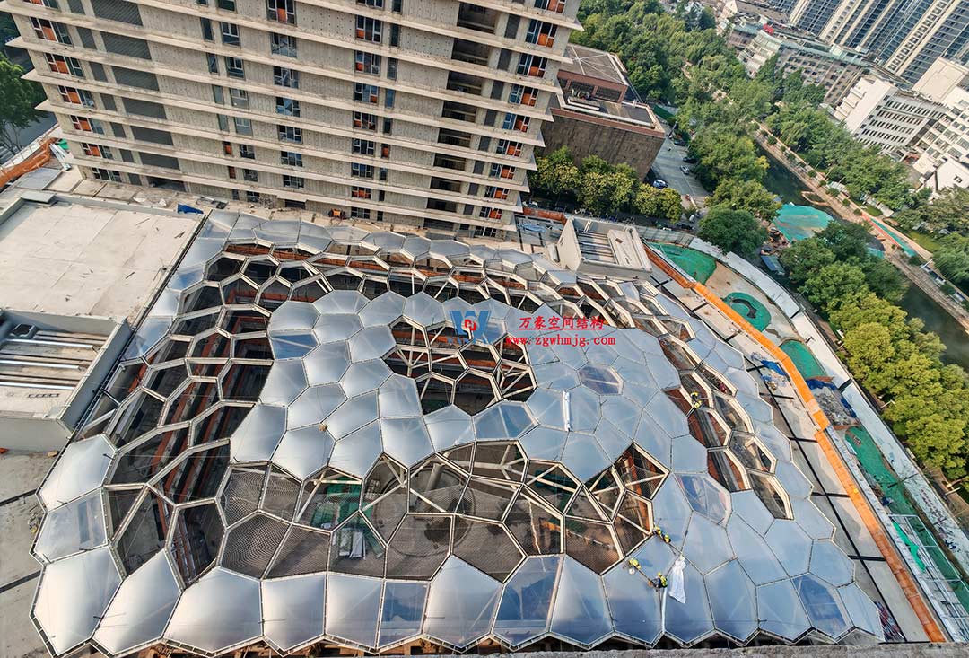 安吉云安里ETFE氣枕商業天幕圓滿完工