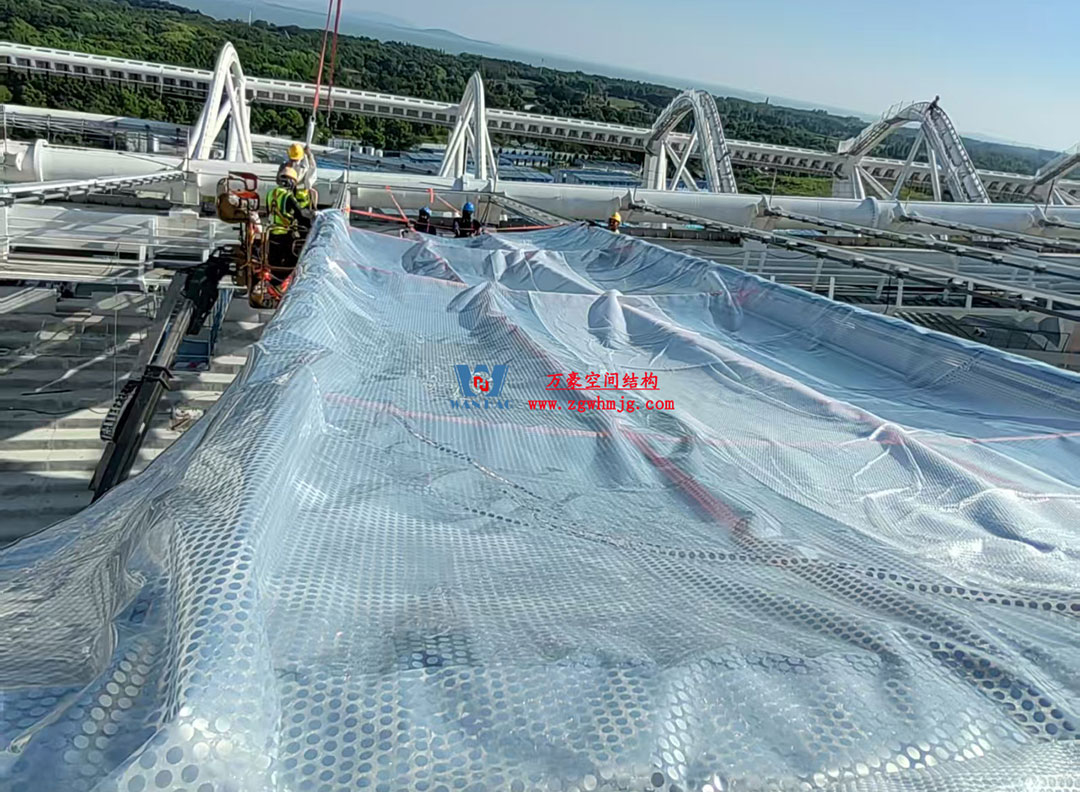 無錫奧體中心體育場ETFE膜首吊成功，太湖畔將閃耀“生態之光”