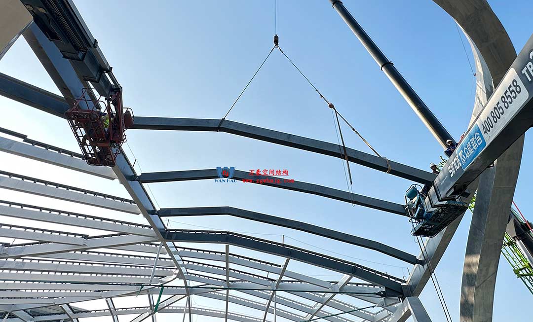 山東高端化工研究院下沉廣場(chǎng)天幕施工邁入關(guān)鍵階段