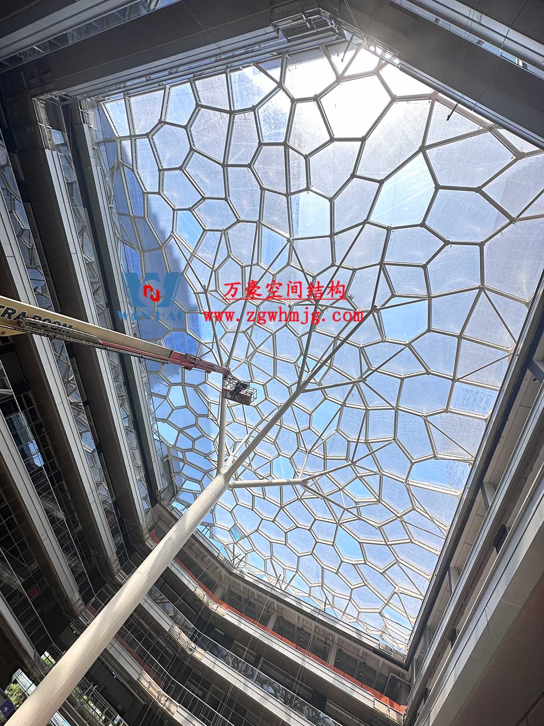 安吉縣昌碩小區(qū)地塊房產(chǎn)開發(fā)項目鋼結(jié)構(gòu)天幕工程