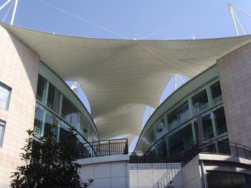 張拉膜結構是什么？張拉膜結構設計需要考慮哪些問題