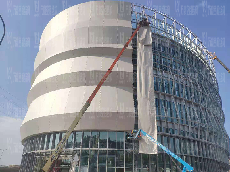 紹興國際會展中心一期B區會議中心PTFE外立面網格膜工程膜結構安裝中